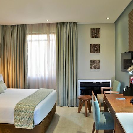 Cresta Maun Hotel Buitenkant foto