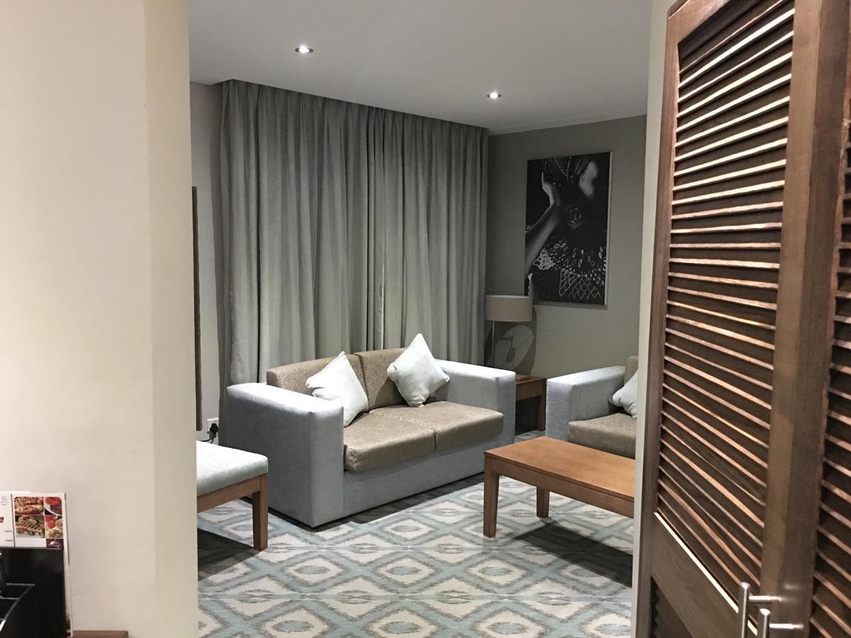 Cresta Maun Hotel Buitenkant foto