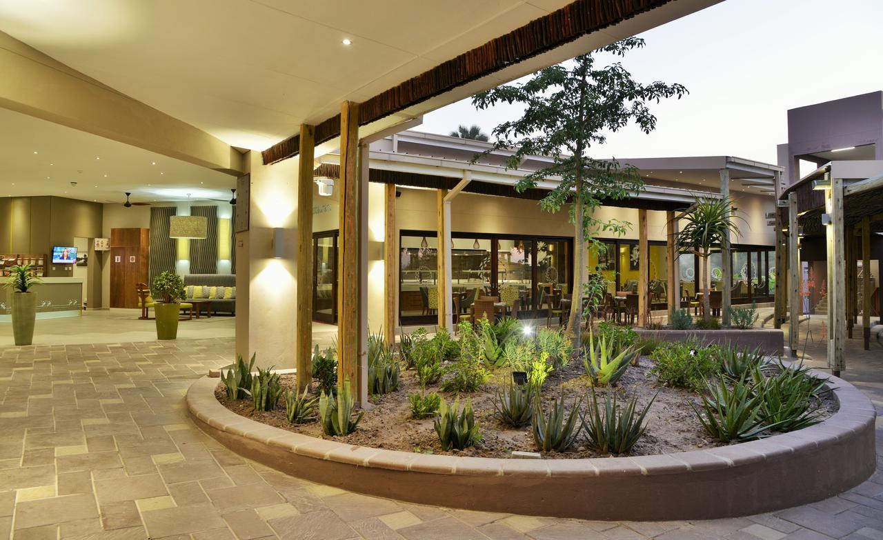 Cresta Maun Hotel Buitenkant foto