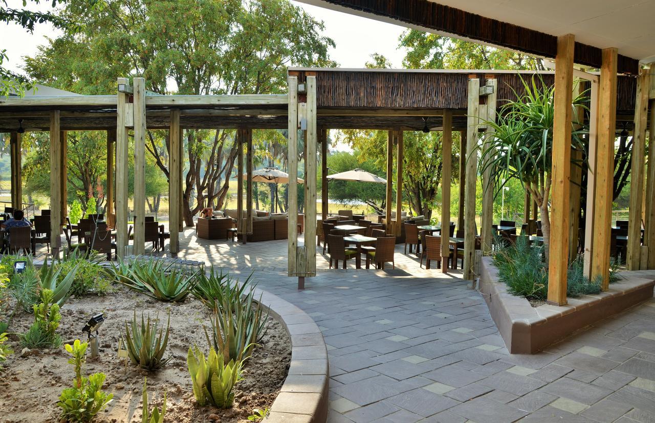 Cresta Maun Hotel Buitenkant foto