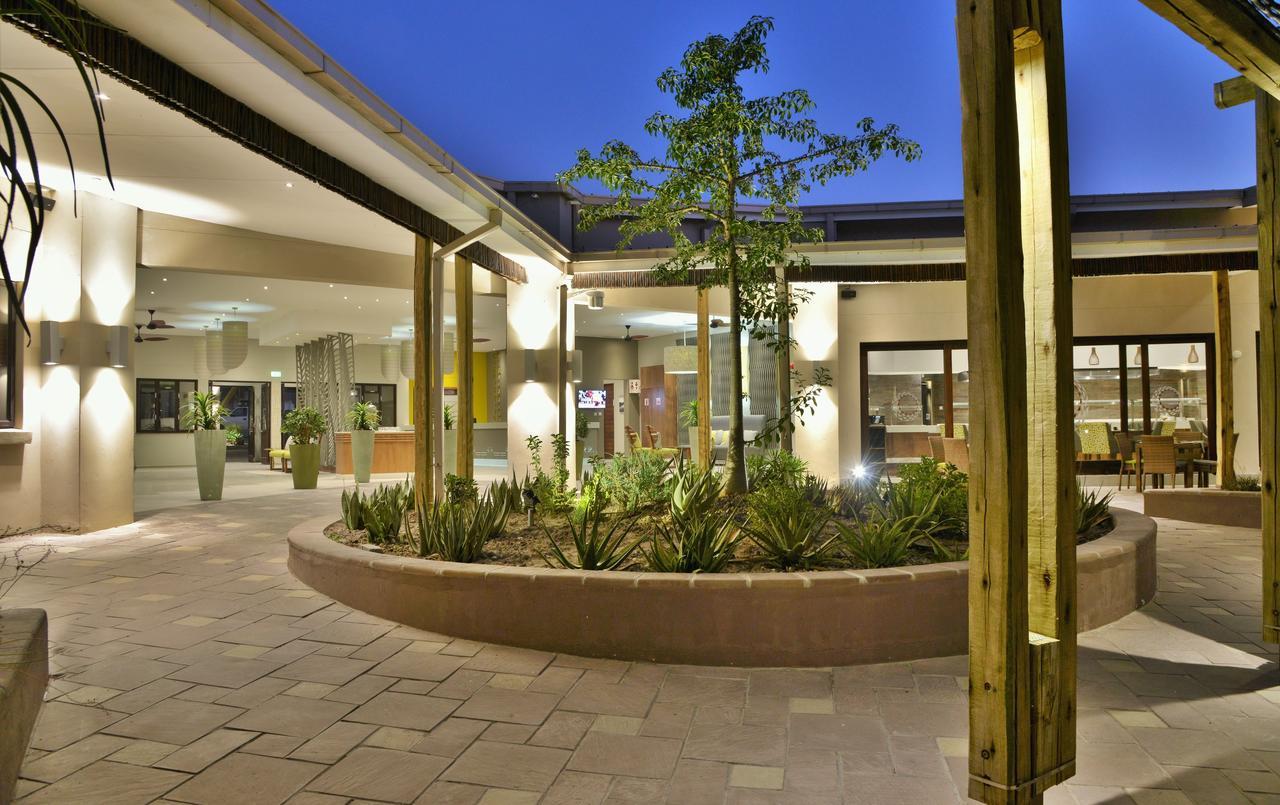 Cresta Maun Hotel Buitenkant foto